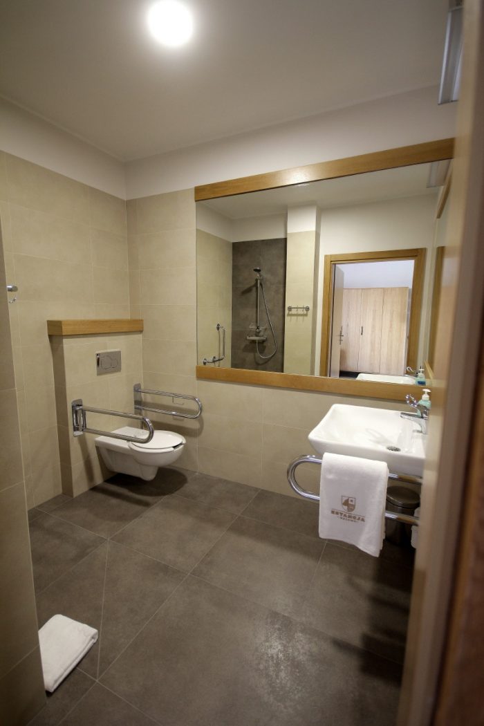 Projekt wnętrza hotelu - łazienka - Mezowo