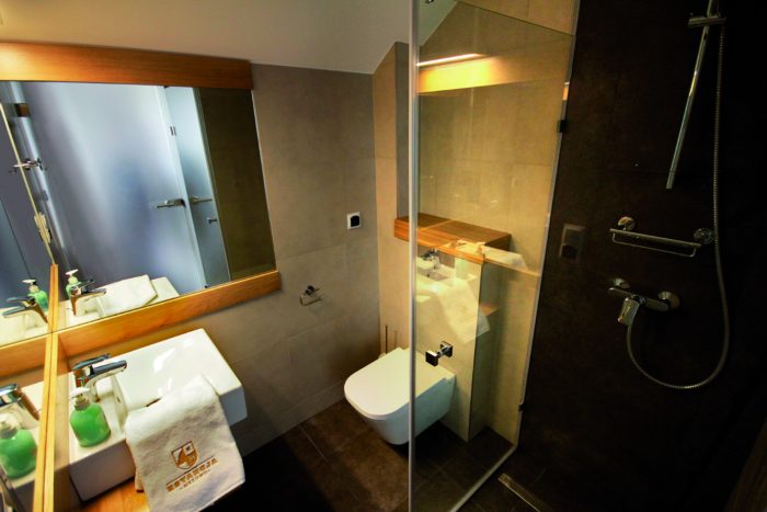 Projekt wnętrza hotelu - łazienka - Mezowo
