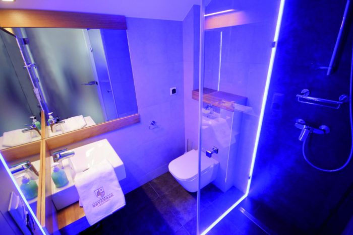 Projekt wnętrza hotelu - łazienka - Mezowo